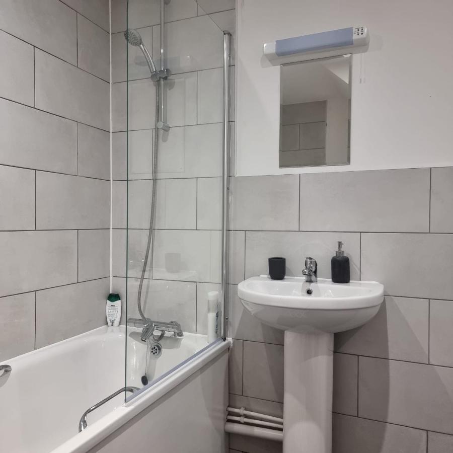 Classic 2 Bed Apartment In Oldkent Road London Luaran gambar